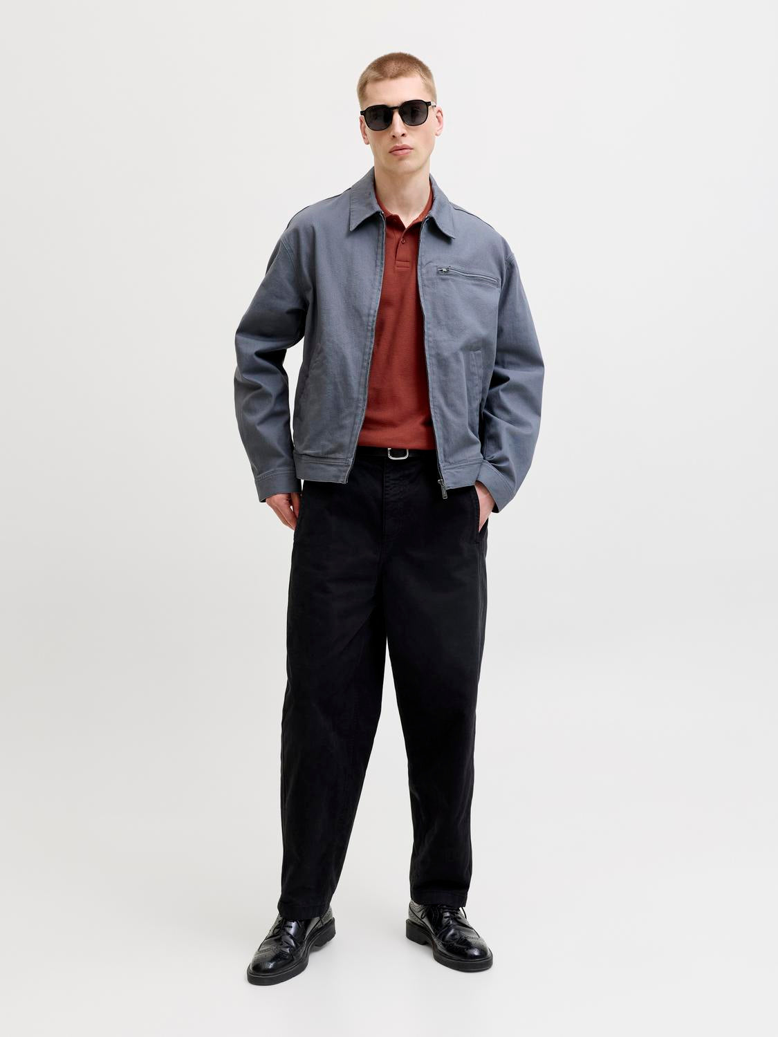 model_shot-front_full